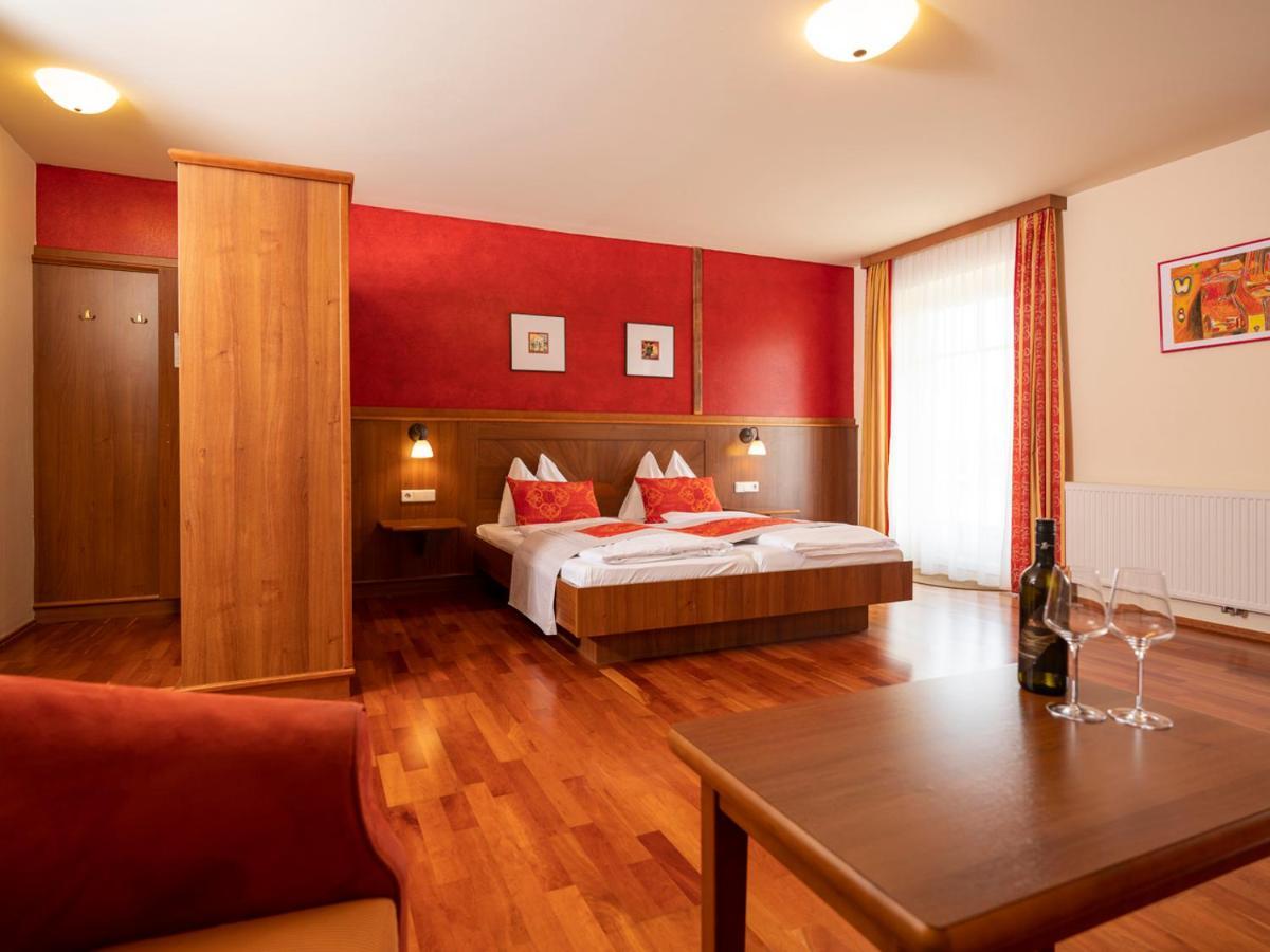 Hotel Neustifter Poysdorf Εξωτερικό φωτογραφία