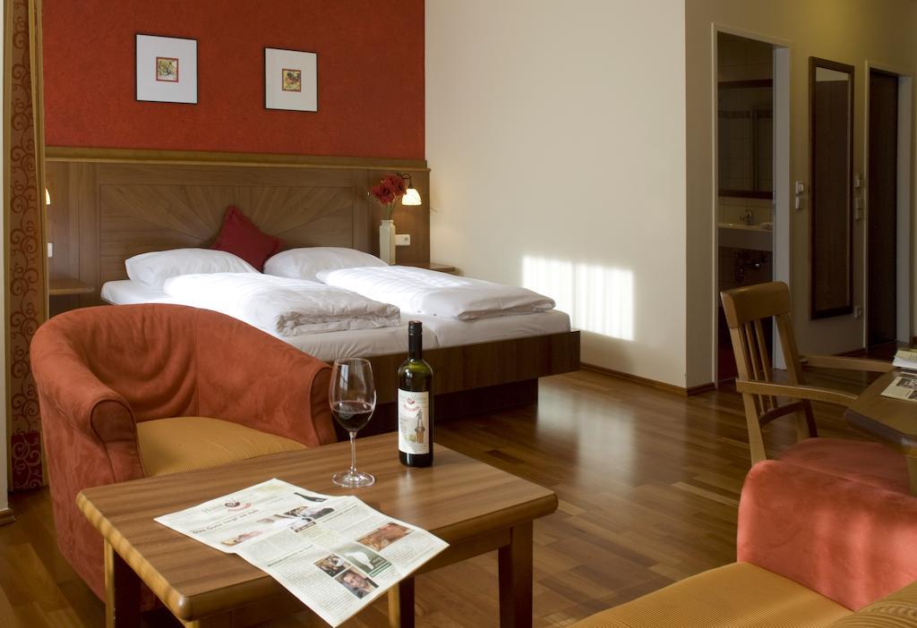 Hotel Neustifter Poysdorf Εξωτερικό φωτογραφία