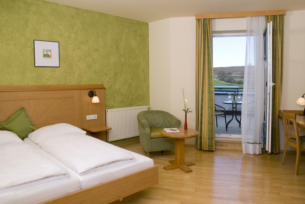 Hotel Neustifter Poysdorf Εξωτερικό φωτογραφία